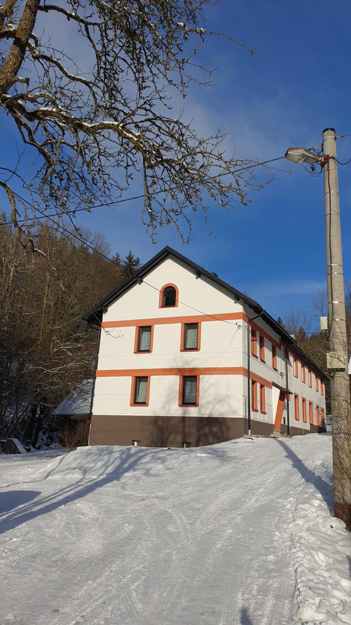Tkalcovna U Zlateho Potoka Aparthotel Dobrany  Buitenkant foto